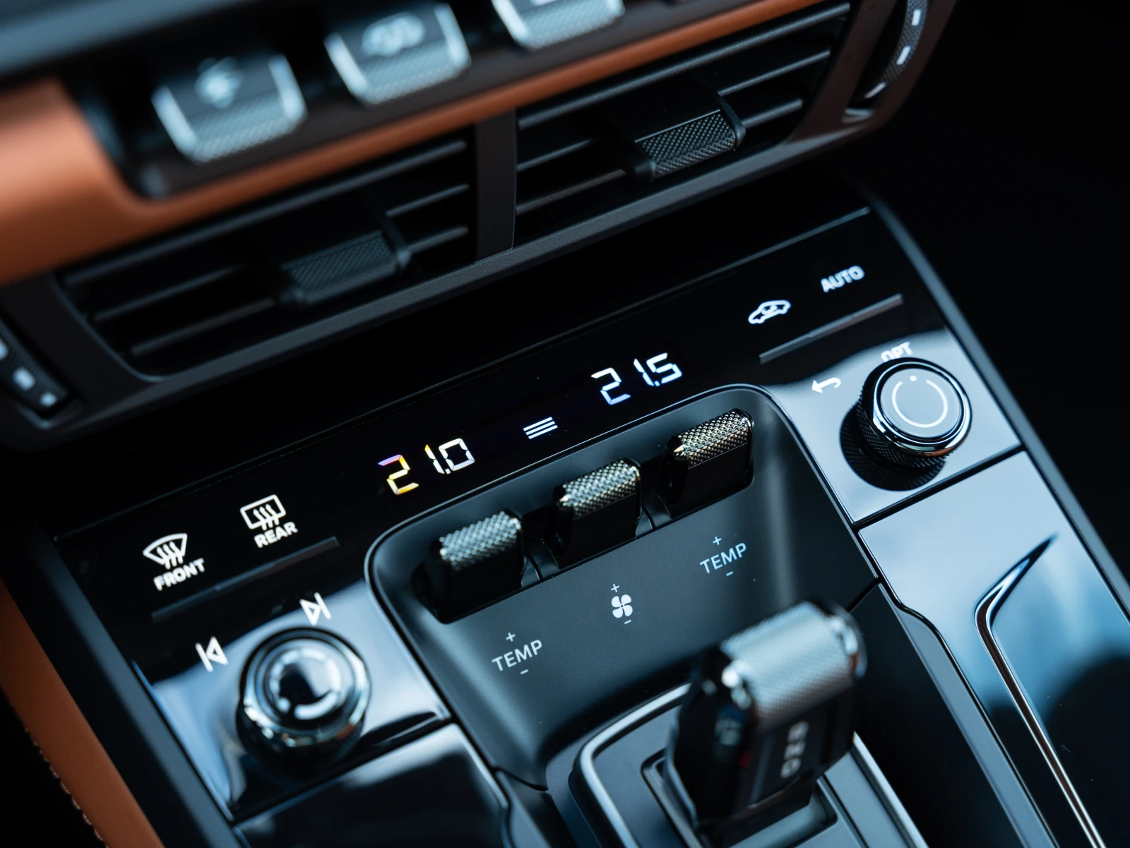 Porsche 911 Carrera 4 GTS, снимка 11 - Автомобили и джипове - 53824634