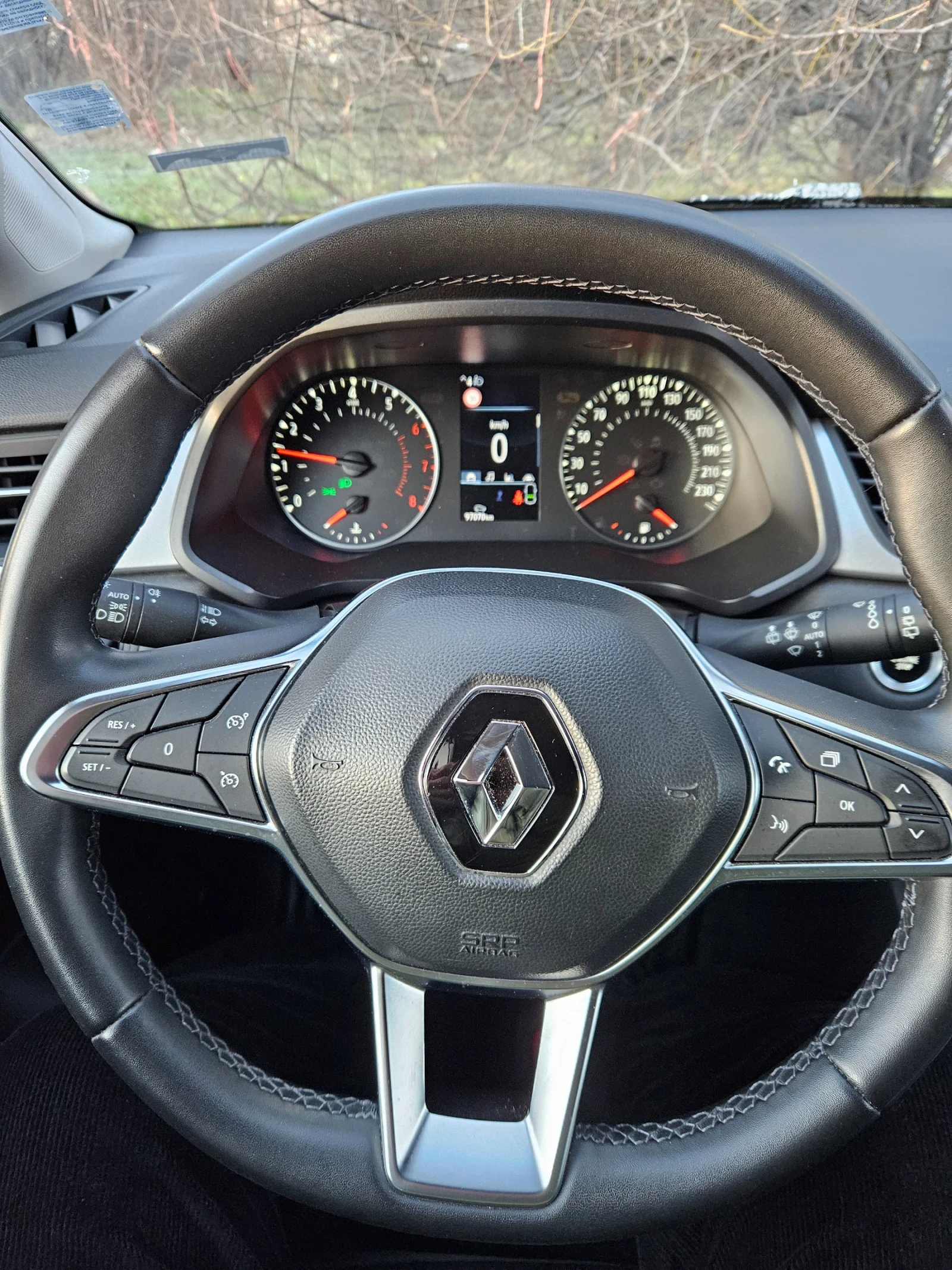 Renault Captur, снимка 9 - Автомобили и джипове - 53851735