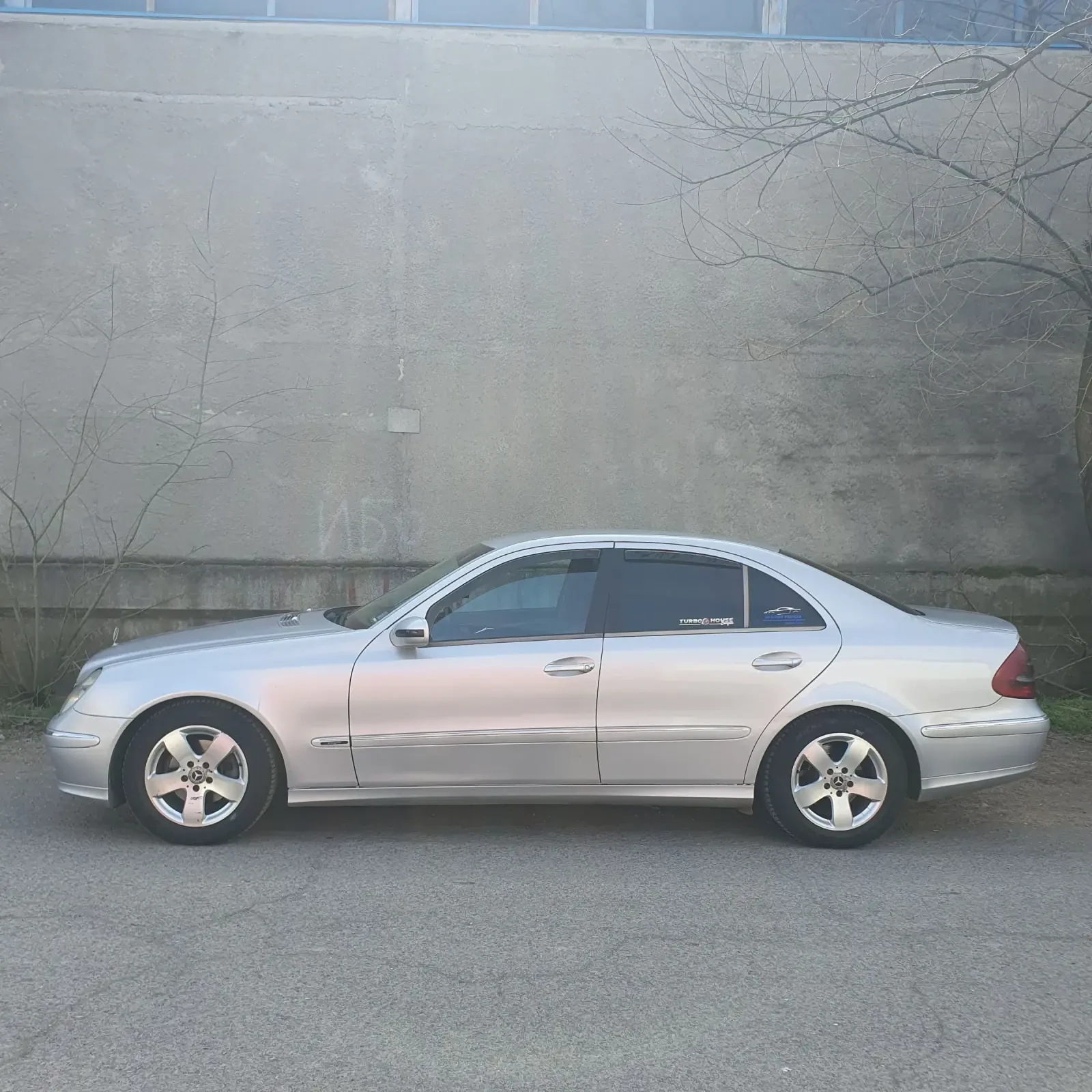 Mercedes-Benz E 270 Avantgarde, снимка 3 - Автомобили и джипове - 53873405