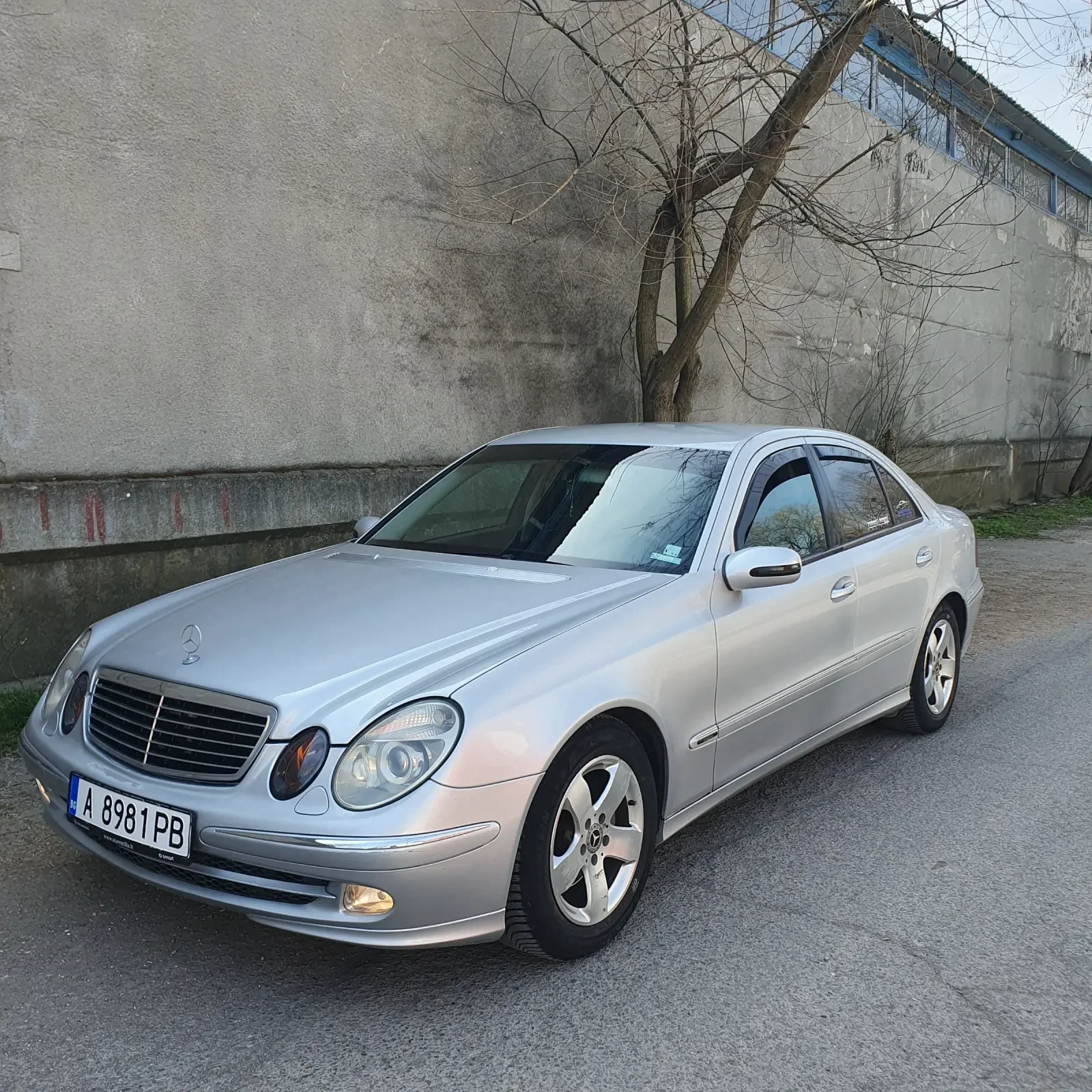 Mercedes-Benz E 270 Avantgarde, снимка 2 - Автомобили и джипове - 53873405