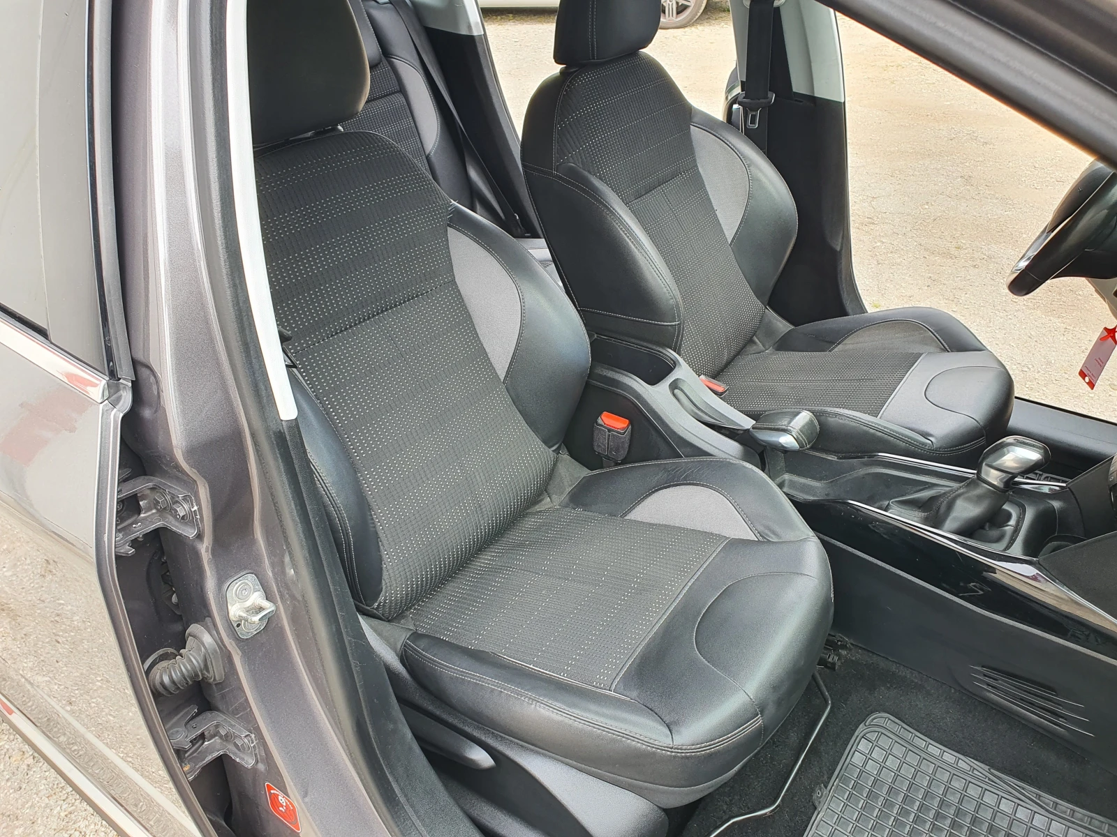 Peugeot 2008 1, 6 ЕHDi, снимка 10 - Автомобили и джипове - 54457512