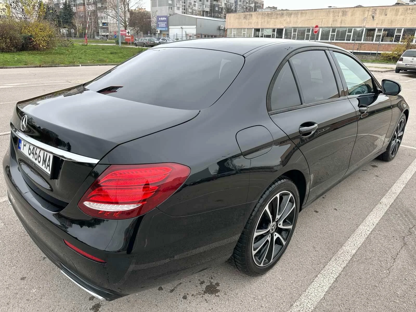 Mercedes-Benz E 220 Д 4matic, снимка 5 - Автомобили и джипове - 54595190