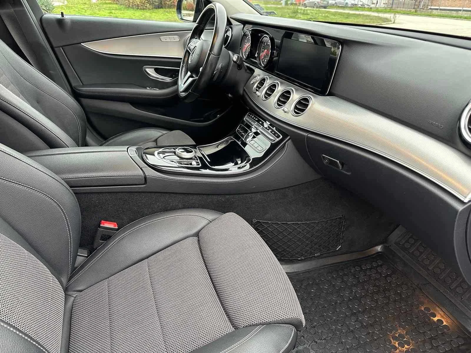 Mercedes-Benz E 220 Д 4matic, снимка 11 - Автомобили и джипове - 54595190