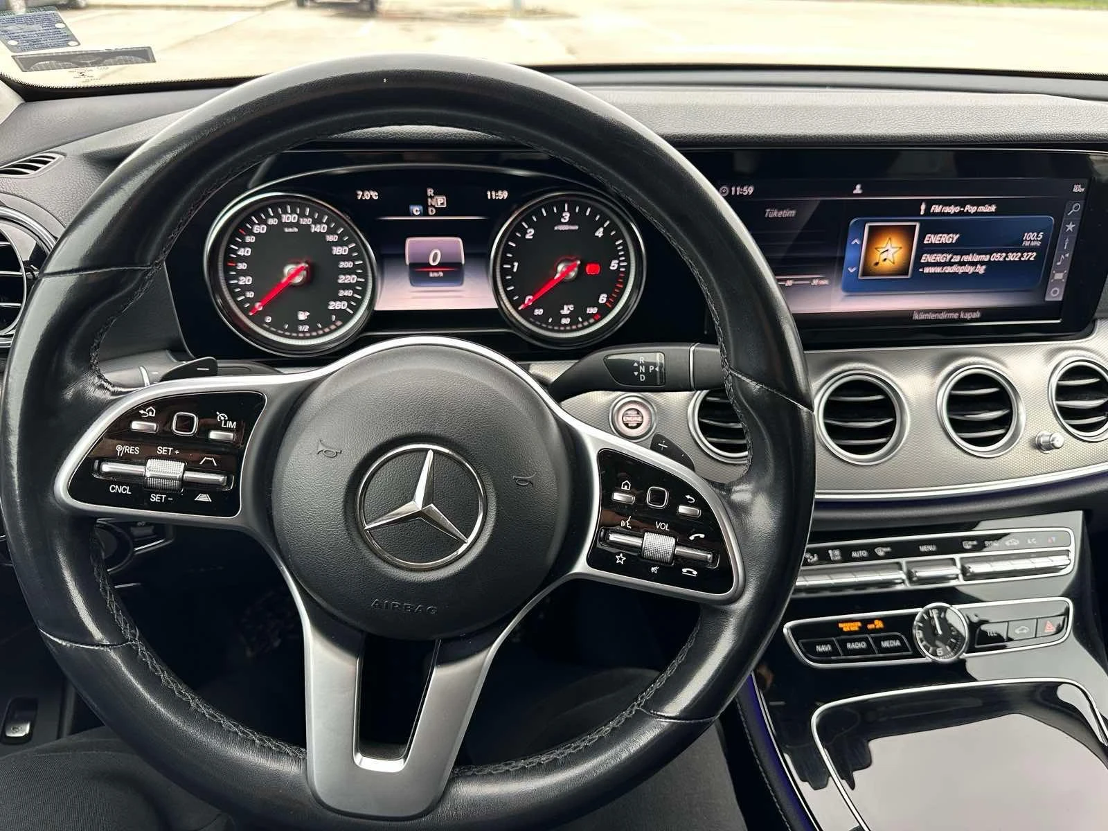 Mercedes-Benz E 220 Д 4matic, снимка 8 - Автомобили и джипове - 54595190