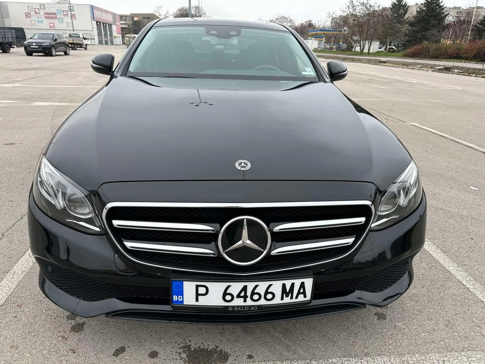 Mercedes-Benz E 220 Д 4matic, снимка 2 - Автомобили и джипове - 54595190