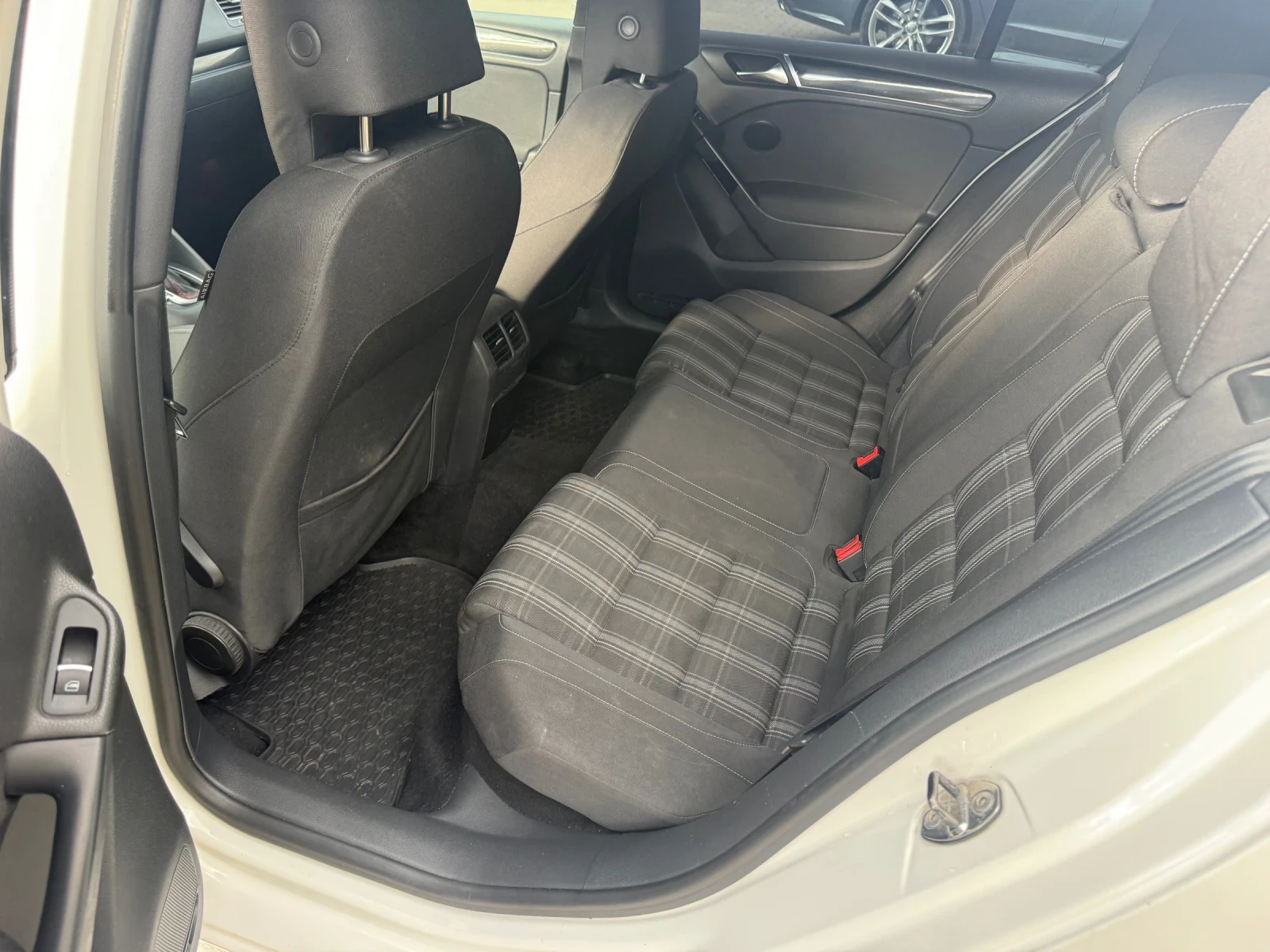 VW Golf GTD - DSG - автоматик 170к.с., снимка 11 - Автомобили и джипове - 54988827