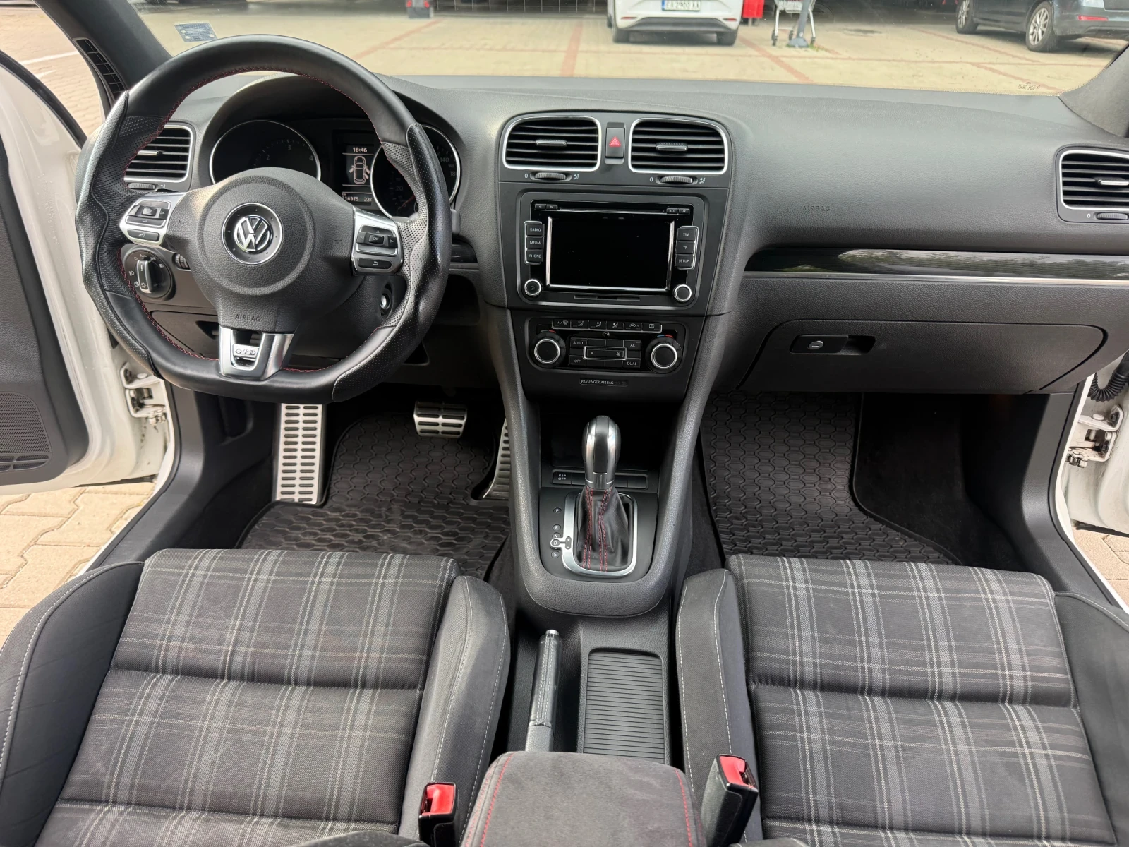 VW Golf GTD - DSG - автоматик 170к.с., снимка 14 - Автомобили и джипове - 54988827