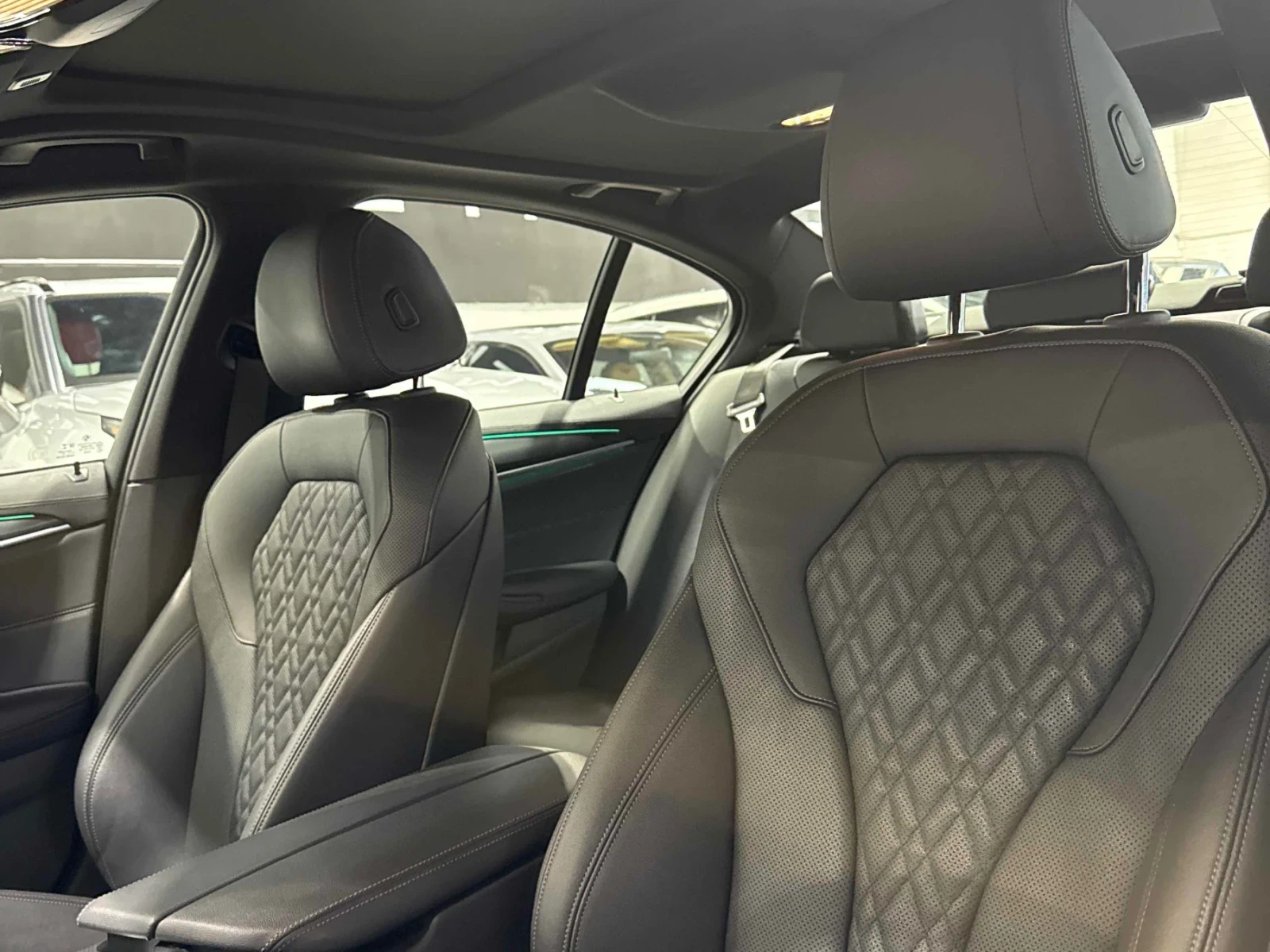 BMW 530 MPACK * FACELIFT * ПОДГРЕВ * АМБИЕНТ * , снимка 12 - Автомобили и джипове - 55254531