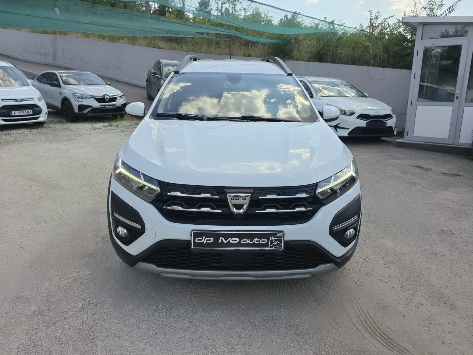 Dacia Jogger 1.0TCE* ГАЗ* ОТЛИЧЕН* НАВИ* КАМЕРА* , снимка 8 - Автомобили и джипове - 55498862