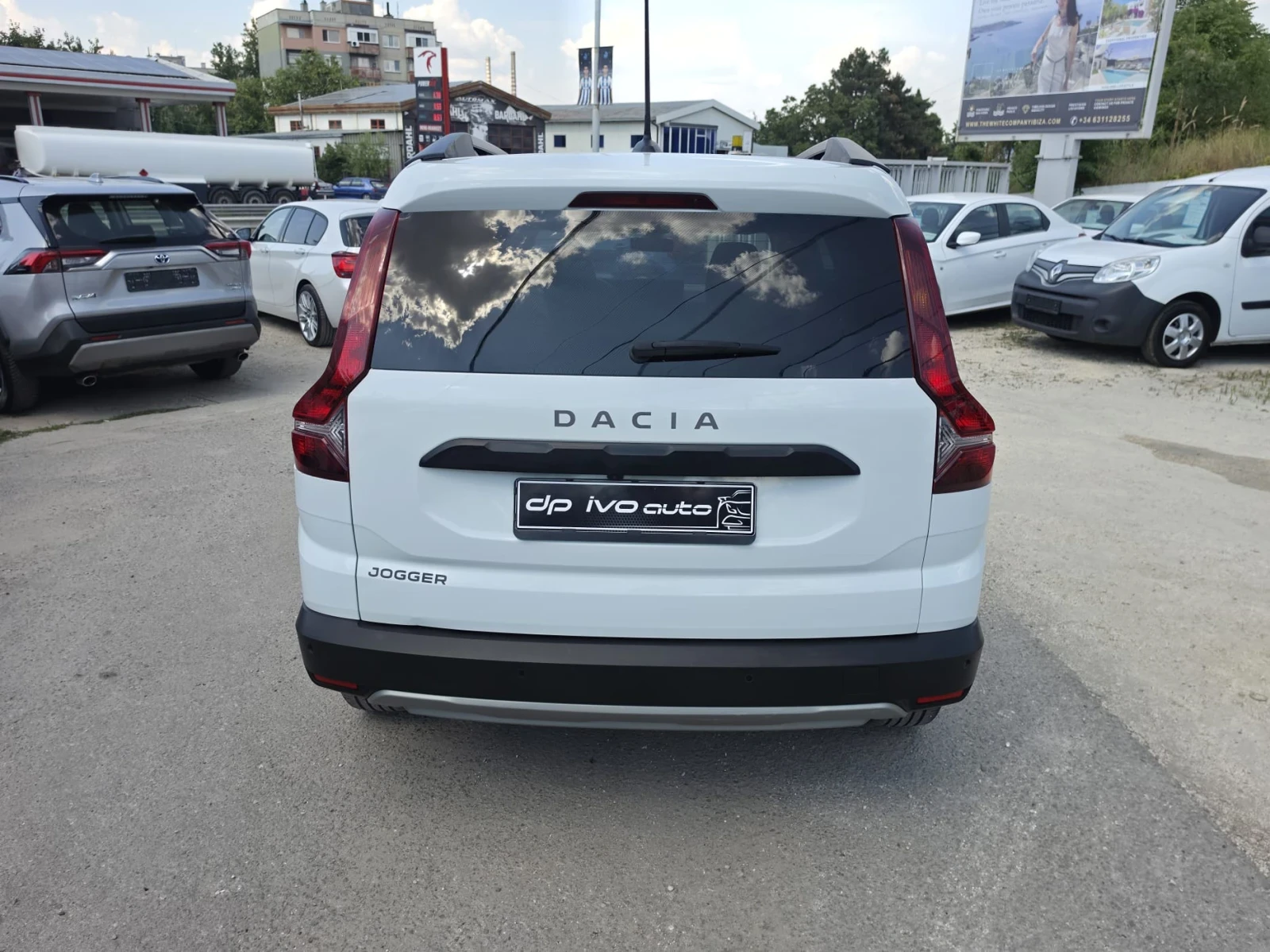 Dacia Jogger 1.0TCE* ГАЗ* ОТЛИЧЕН* НАВИ* КАМЕРА* , снимка 4 - Автомобили и джипове - 55498862