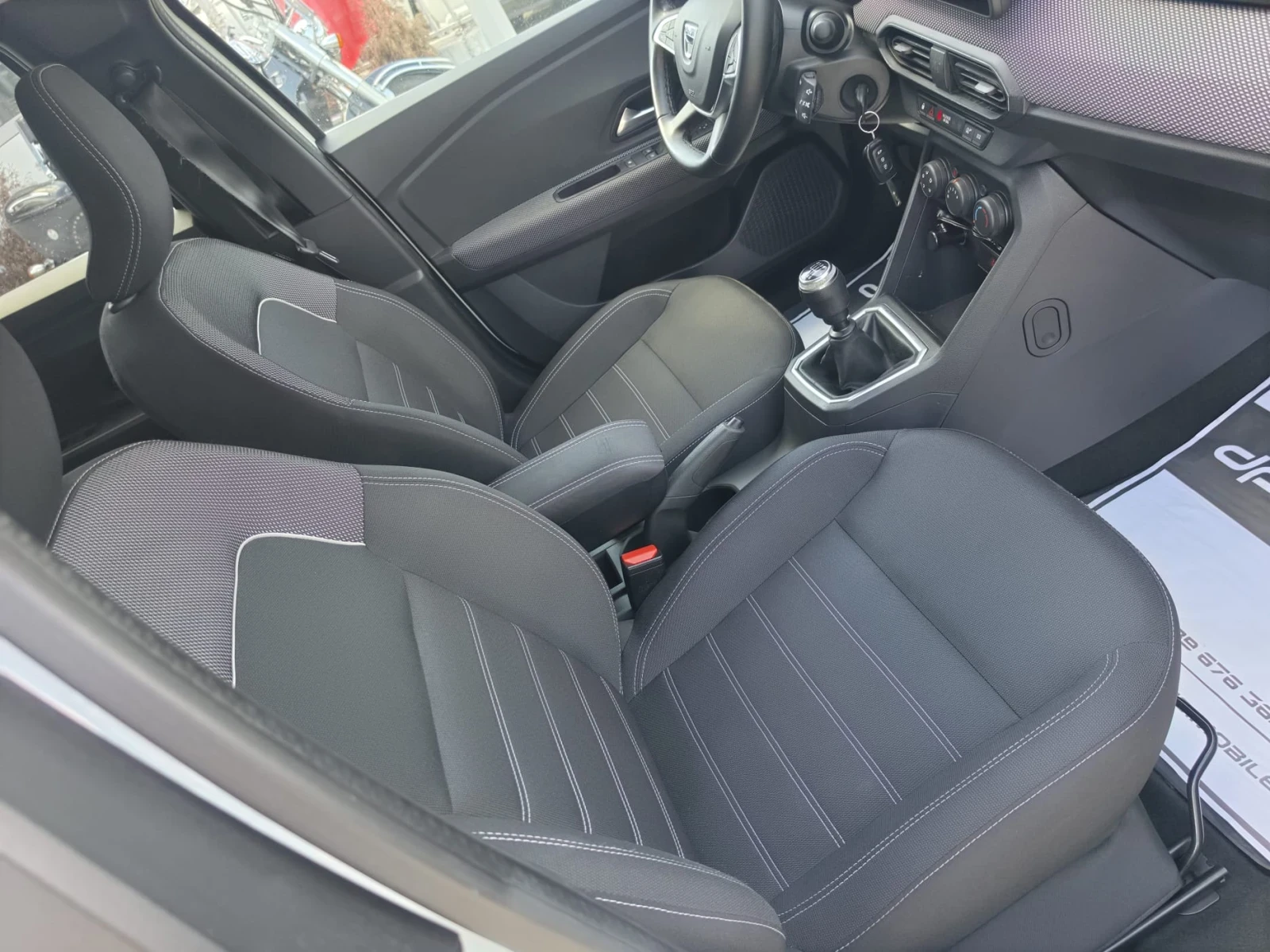 Dacia Jogger 1.0TCE* ГАЗ* ОТЛИЧЕН* НАВИ* КАМЕРА* , снимка 11 - Автомобили и джипове - 55498862