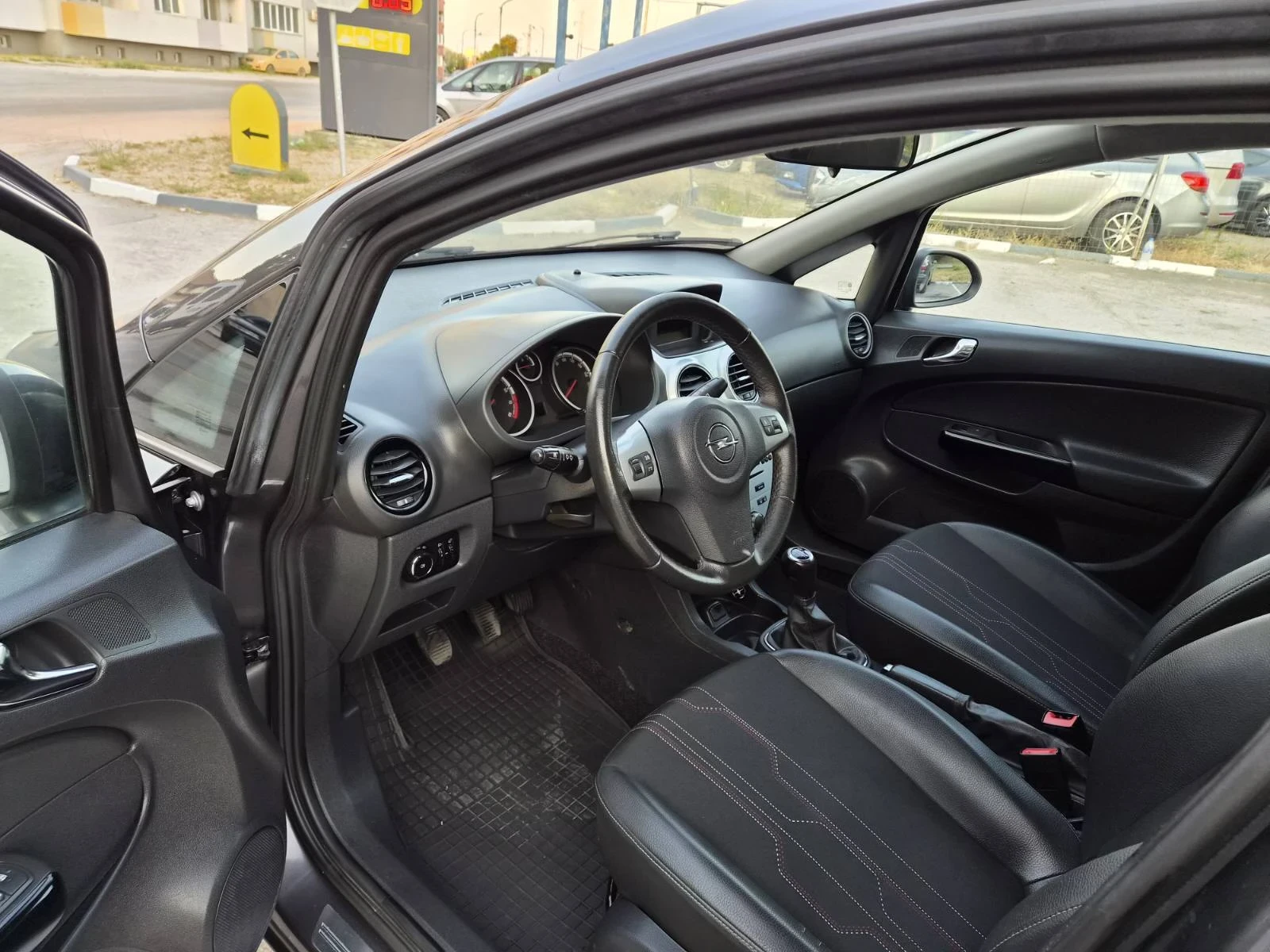 Opel Corsa 1.4i, снимка 12 - Автомобили и джипове - 55779091