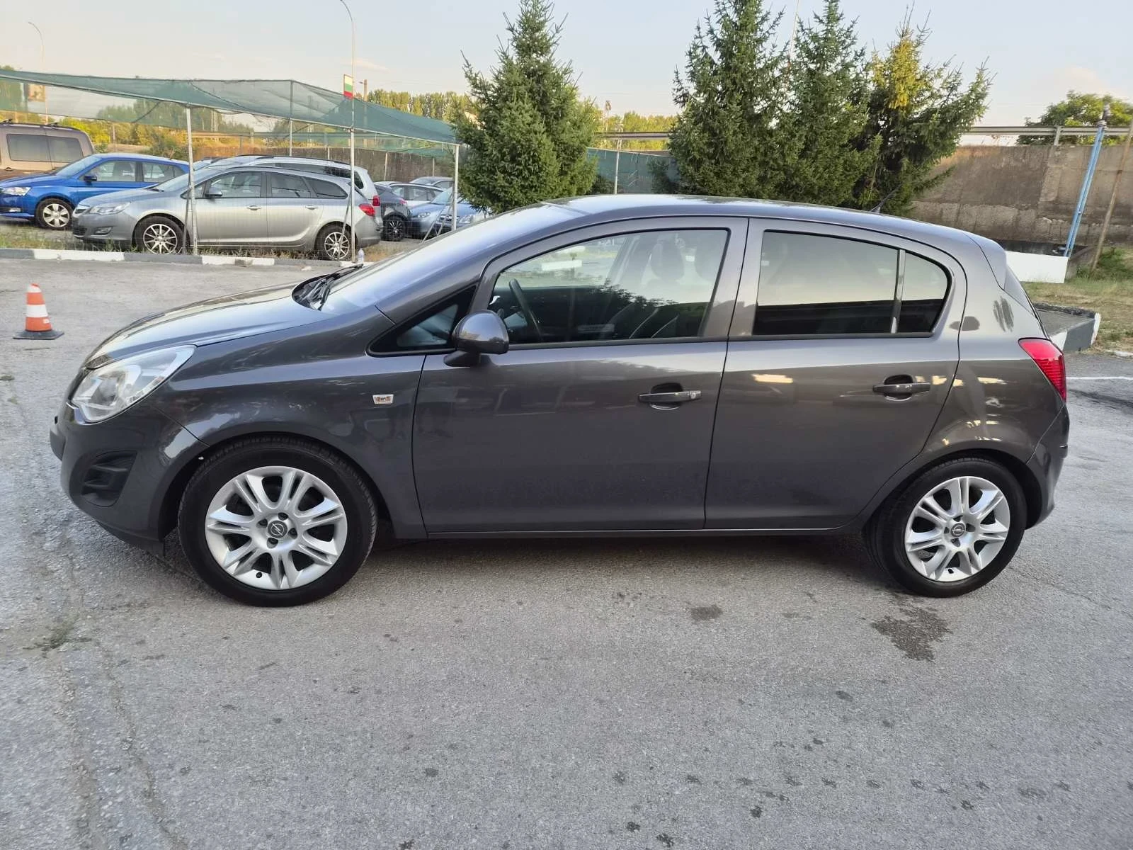 Opel Corsa 1.4i, снимка 2 - Автомобили и джипове - 55779091