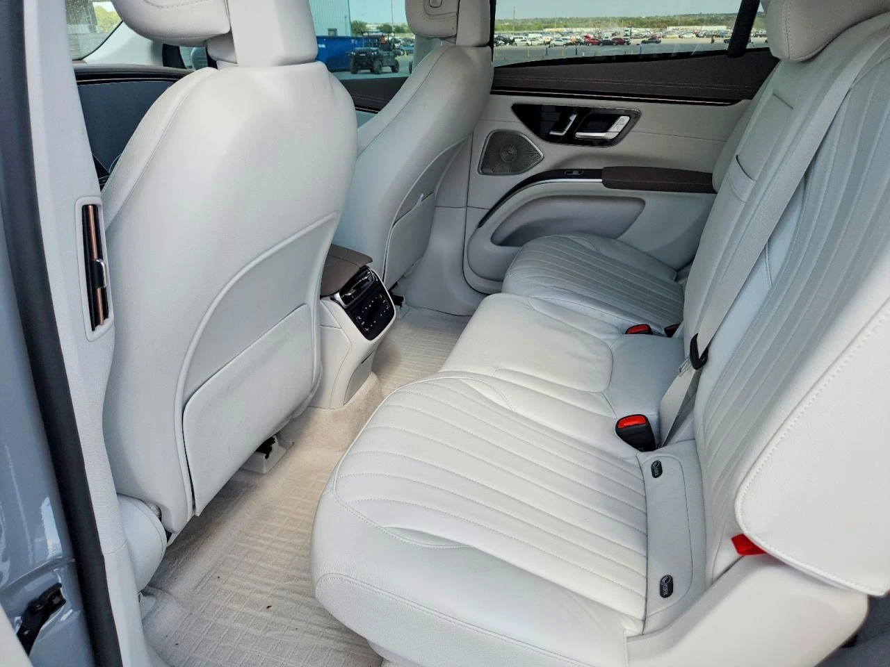 Mercedes-Benz EQS Suv 450+ , снимка 11 - Автомобили и джипове - 56630354