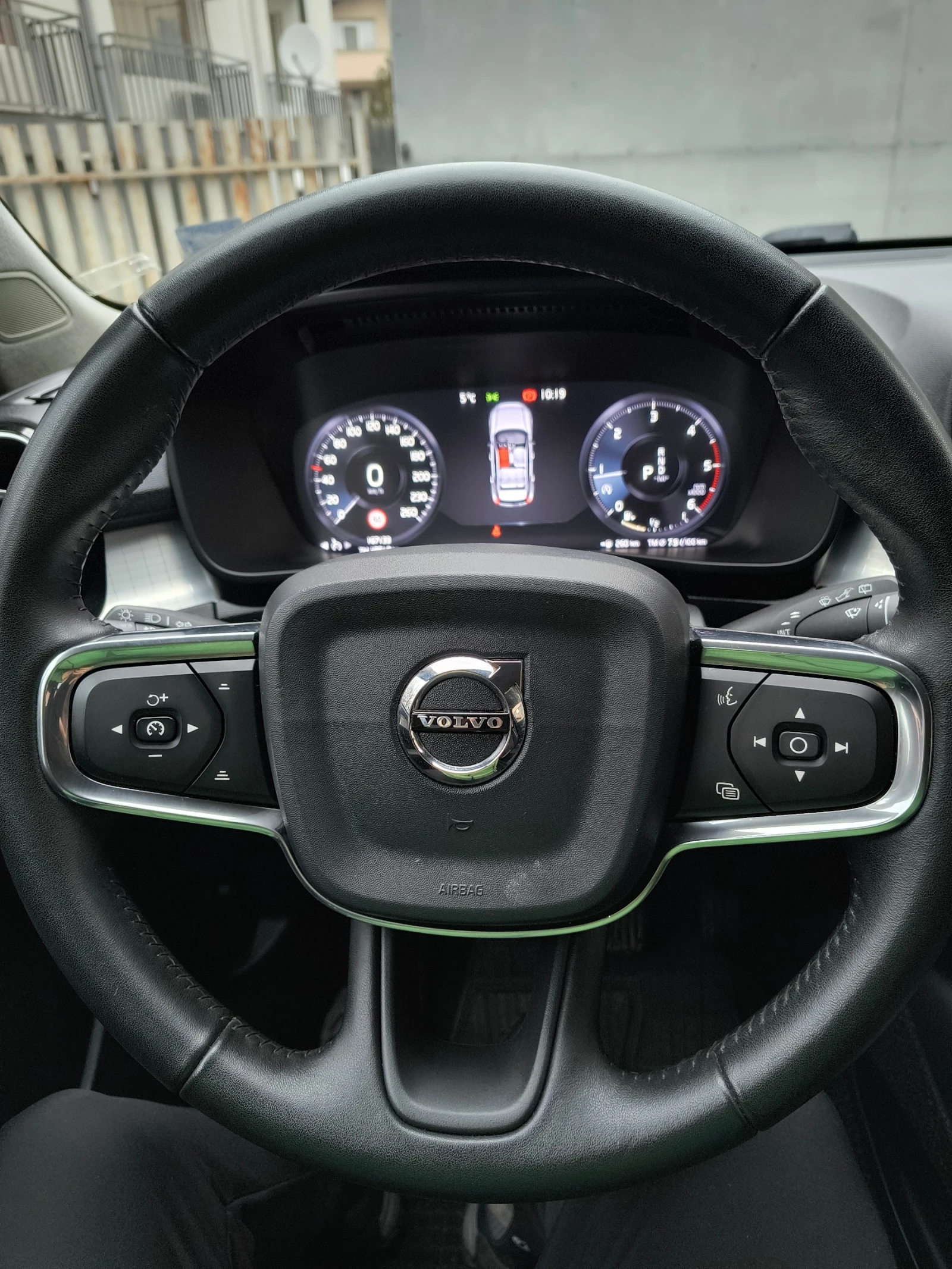 Volvo XC40 D3 - изображение 8