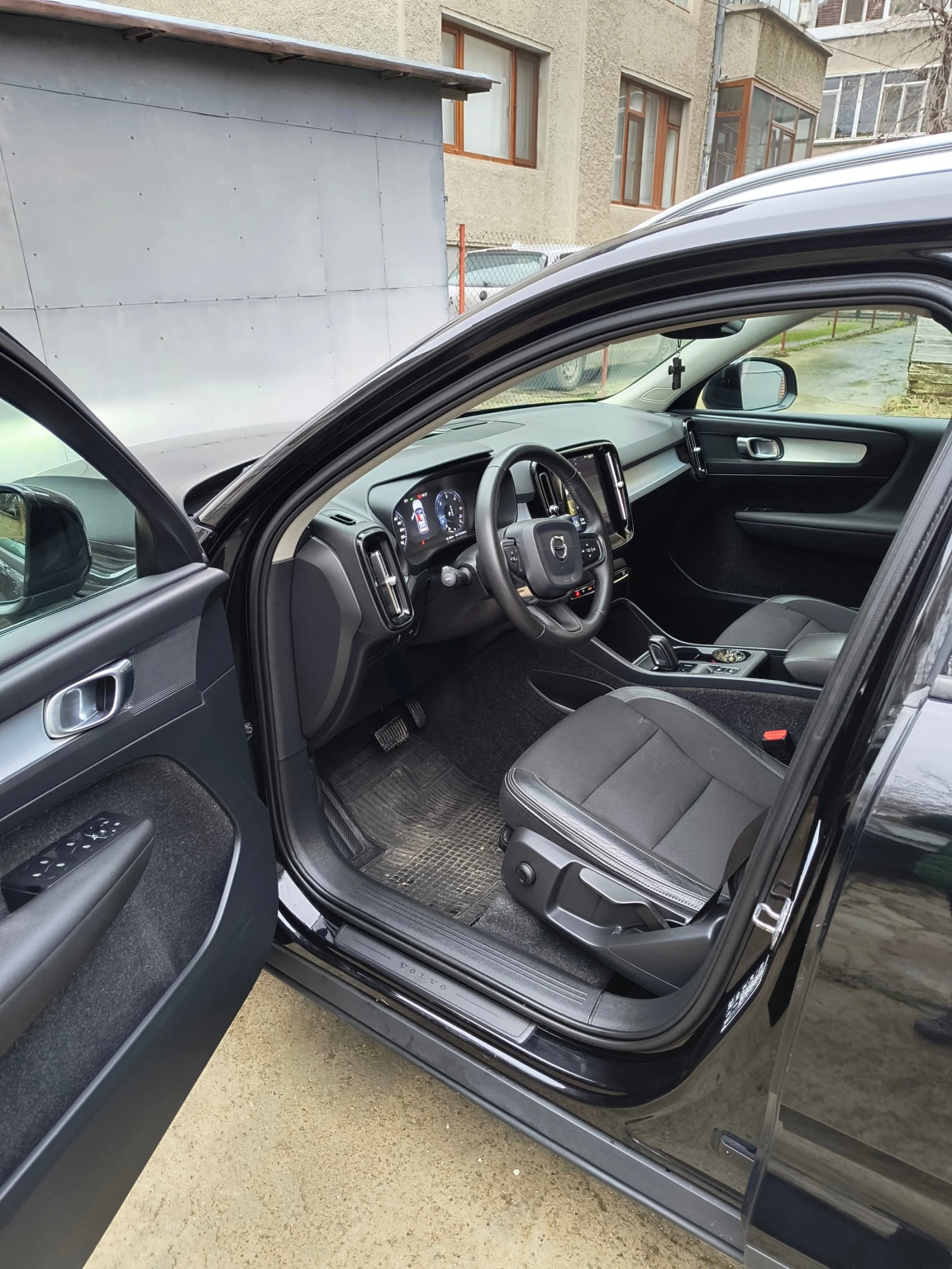 Volvo XC40 D3 - изображение 4