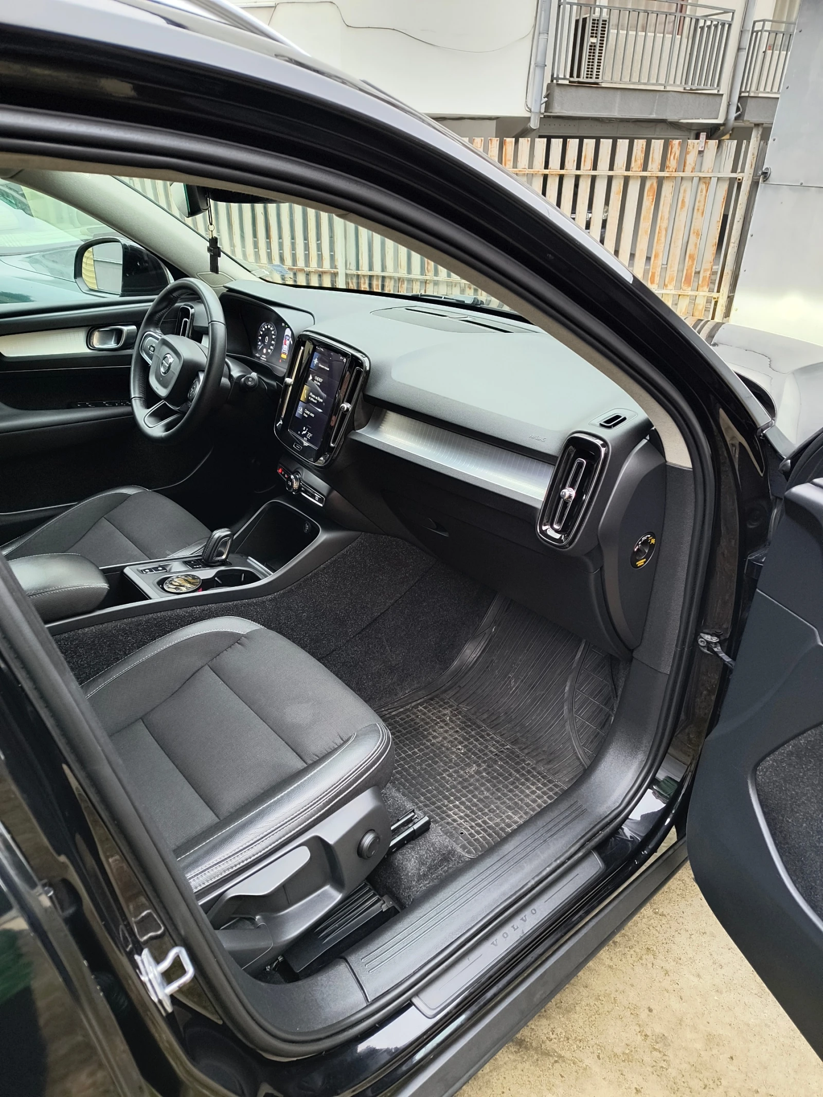 Volvo XC40 D3 - изображение 3