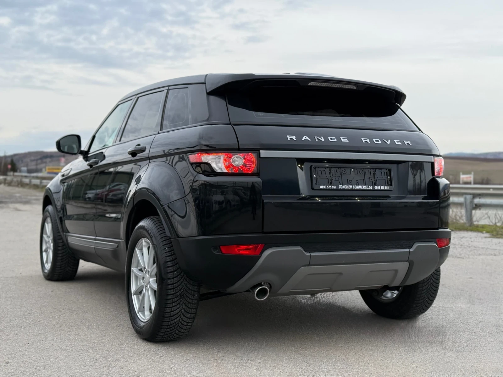 Land Rover Range Rover Evoque 2.2-d-4x4-160.000km-NEW-NAVI-CAR PLAY-TOP-PERFEKT | Mobile.bg � ����������� 4