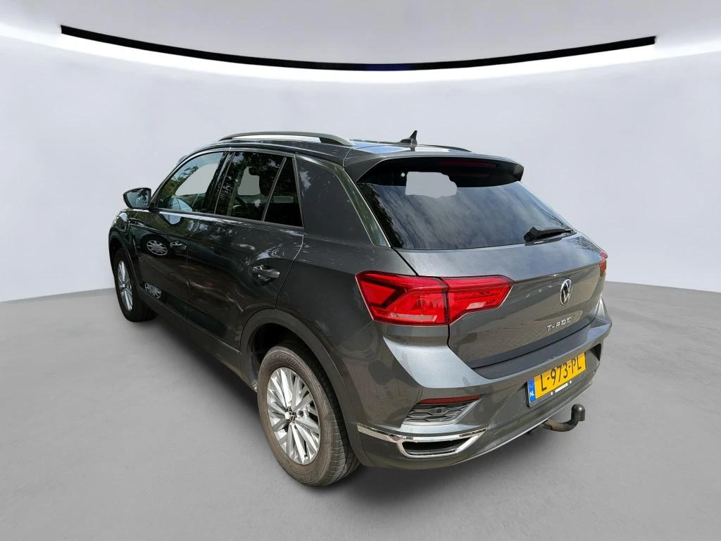 VW T-Roc, снимка 4 - Автомобили и джипове - 55265381