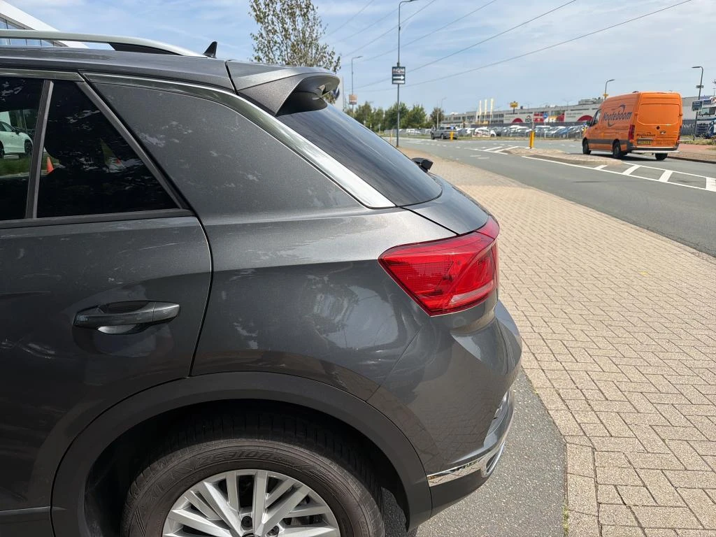 VW T-Roc, снимка 15 - Автомобили и джипове - 55265381