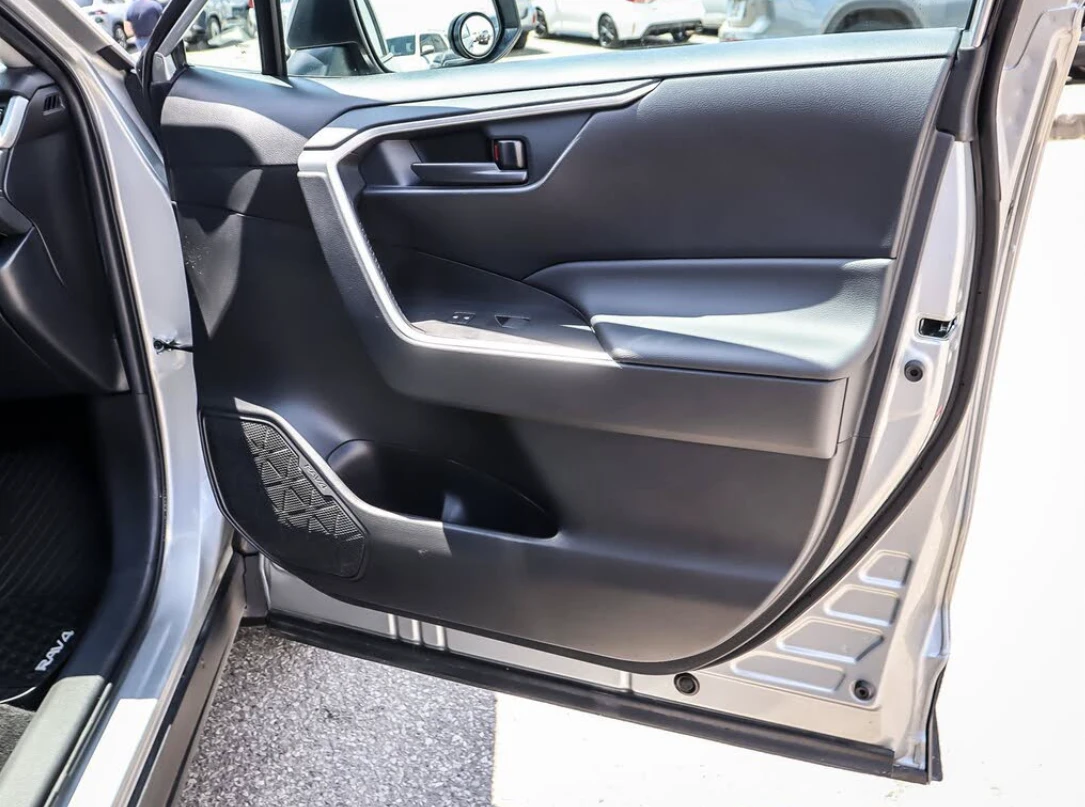 Toyota Rav4 AWD* LE* БЕЗ ИНЦИДЕНТИ* ОТ ТОЙОТА* , снимка 8 - Автомобили и джипове - 55528014