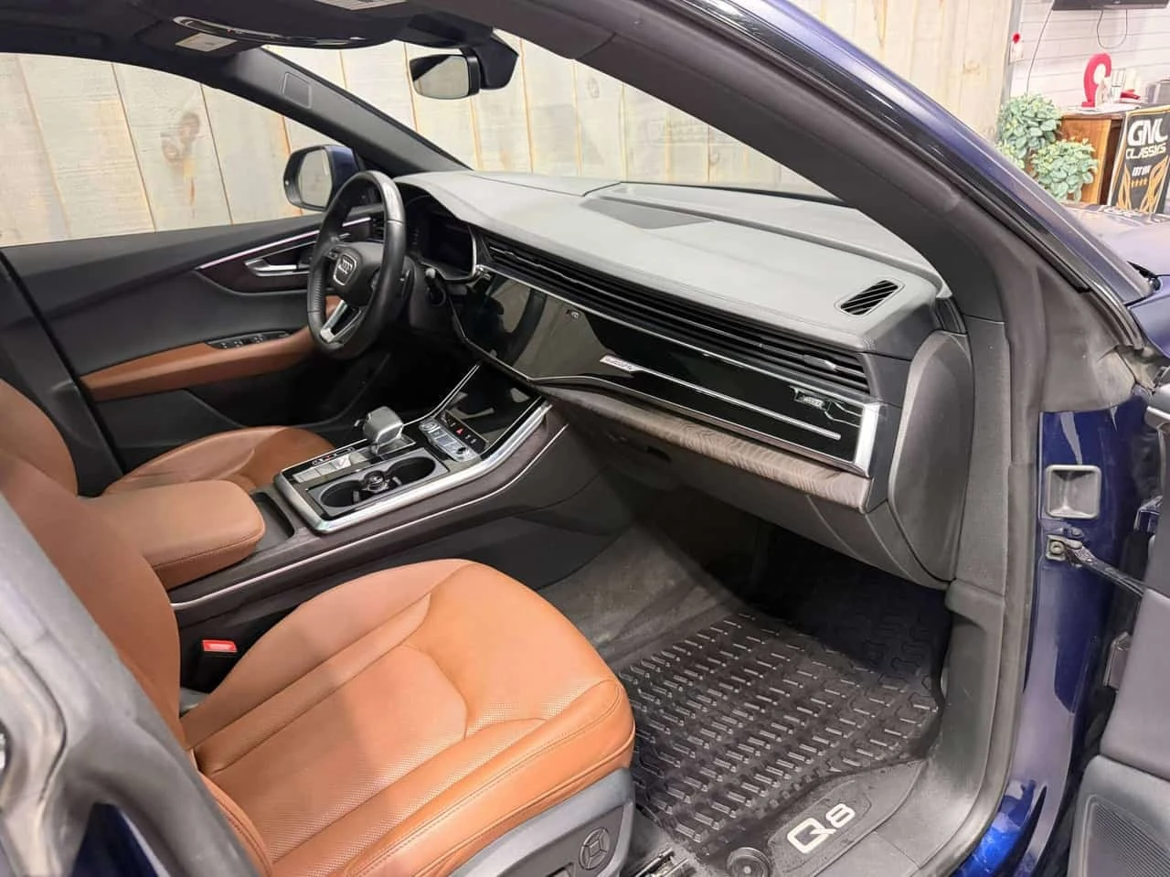 Audi Q8 TECHNIK| S LINE| BLACK OPTICS| FULL PPF  CARFAX, снимка 11 - Автомобили и джипове - 55770798