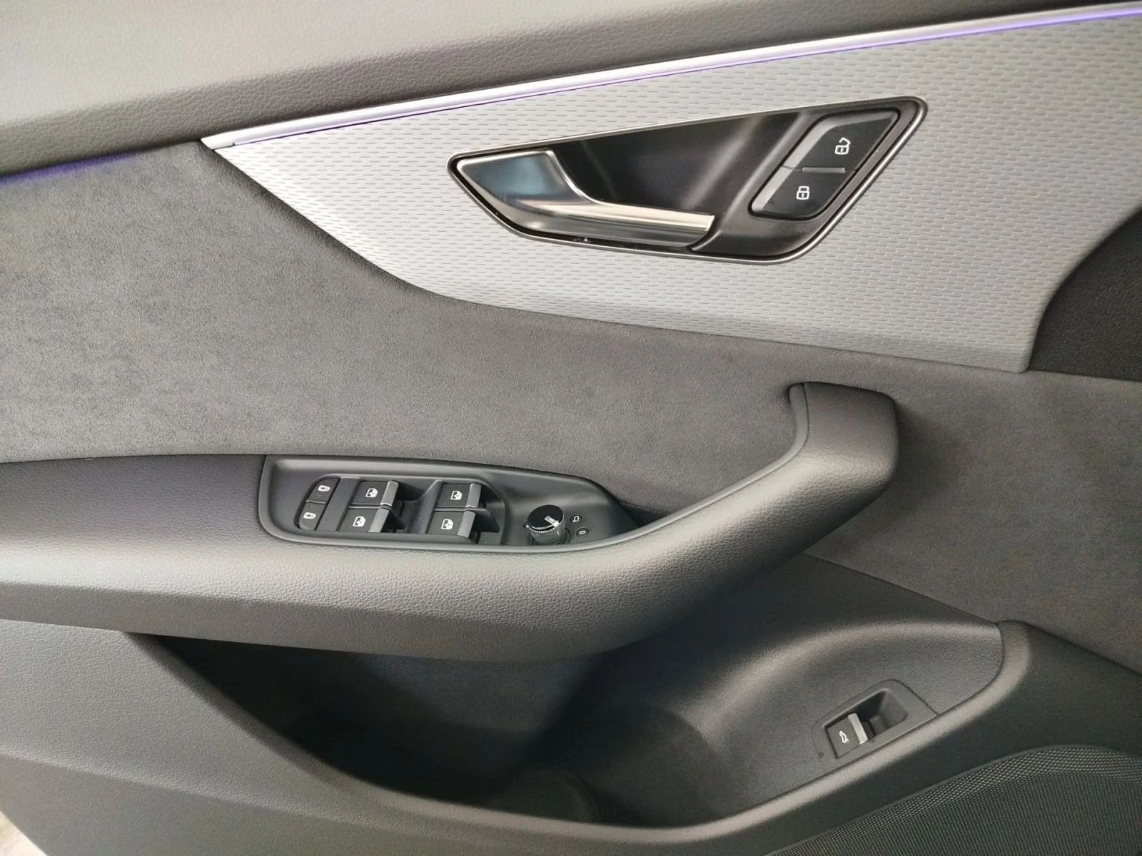Audi SQ8 FACELIFT / BLACK OPTIC / MATRIX / QUATTRO / , снимка 5 - Автомобили и джипове - 56069128
