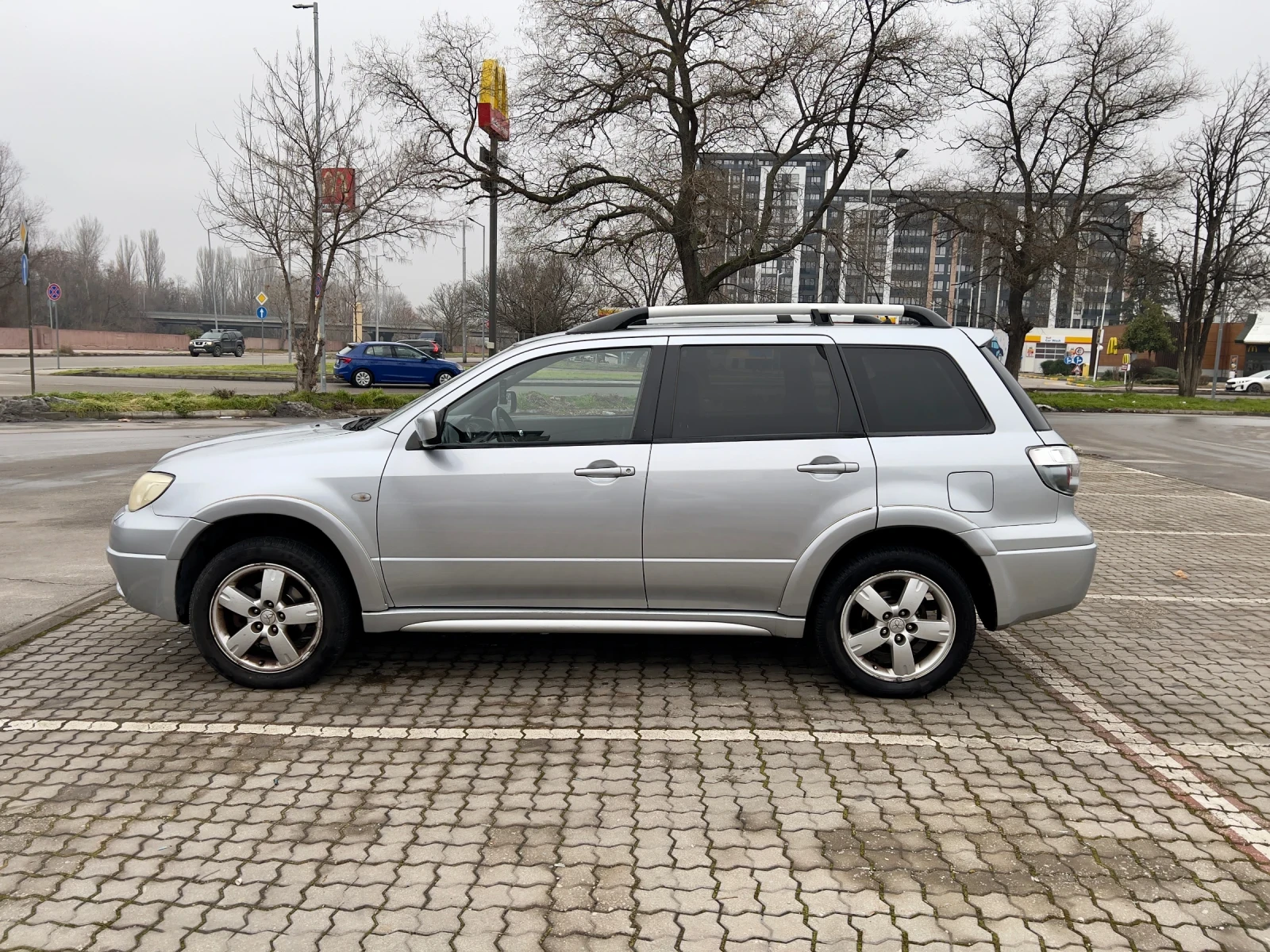Mitsubishi Outlander, снимка 4 - Автомобили и джипове - 56225393
