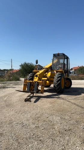 Телескопичен товарач JCB LOADALL 520, снимка 1