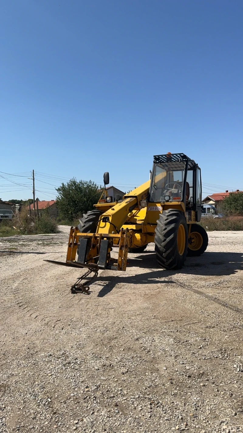 Телескопичен товарач JCB LOADALL 520, снимка 1 - Селскостопанска техника - 48370915