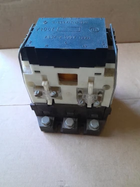 Контактор V100E, снимка 1