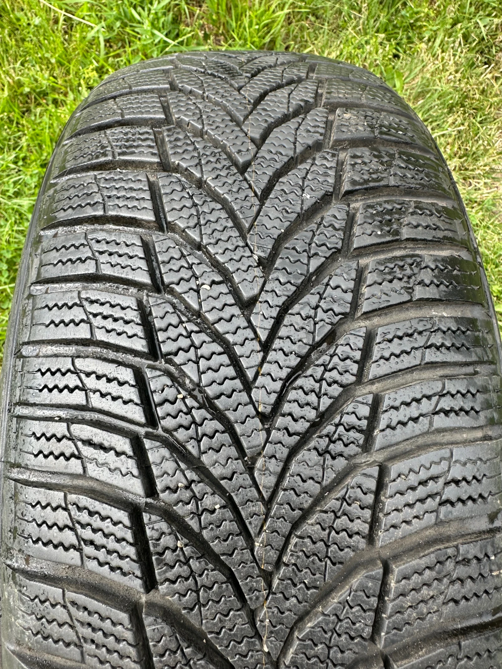 Гуми Зимни 215/55R17, снимка 2 - Гуми и джанти - 55783566