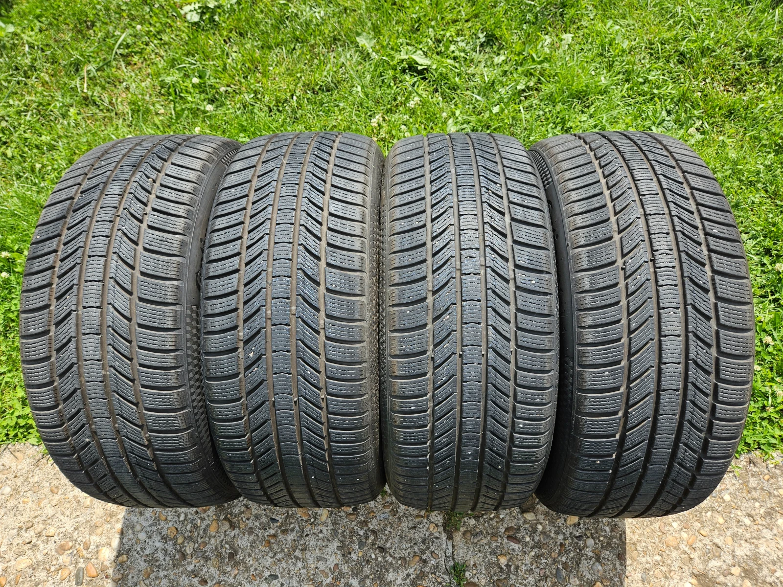 Гуми Зимни 245/45R19, снимка 2 - Гуми и джанти - 56258111