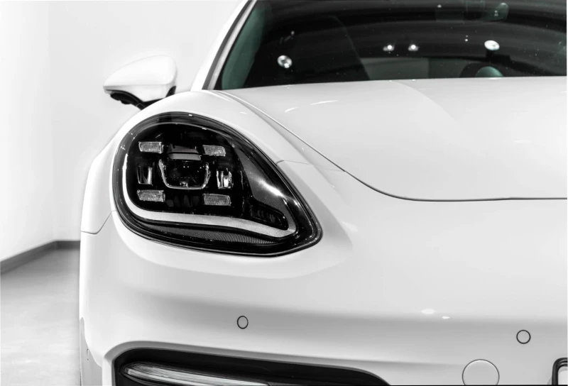 Porsche Panamera 4S/E-HYBRID/560HP/BOSE/LED/ACC/PANO/TSR/AMBI/500b, снимка 3 - Автомобили и джипове - 48116169