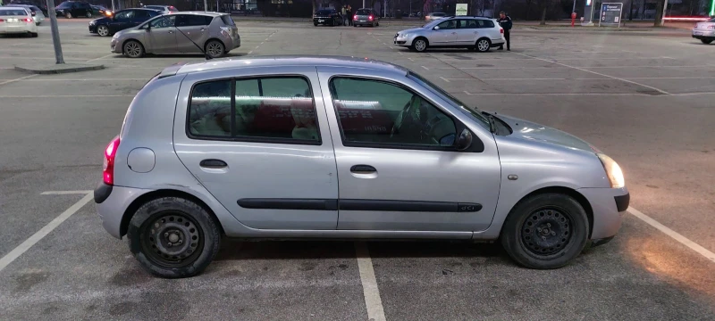 Renault Clio 1.5D, снимка 5 - Автомобили и джипове - 48745346