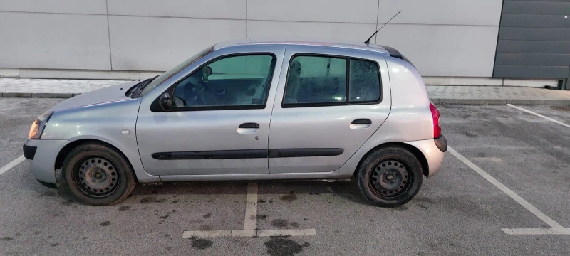 Renault Clio 1.5D, снимка 4 - Автомобили и джипове - 48745346