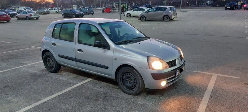 Renault Clio 1.5D, снимка 9 - Автомобили и джипове - 48745346