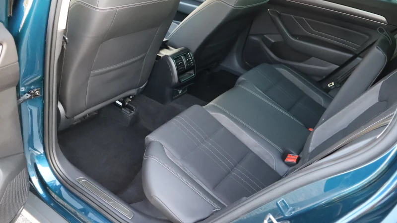 VW Passat 2.0 TDI 190К.С. FACELIFT 4Х4 IQ-MATRIX ДИСТРОНИК, снимка 9 - Автомобили и джипове - 51967807