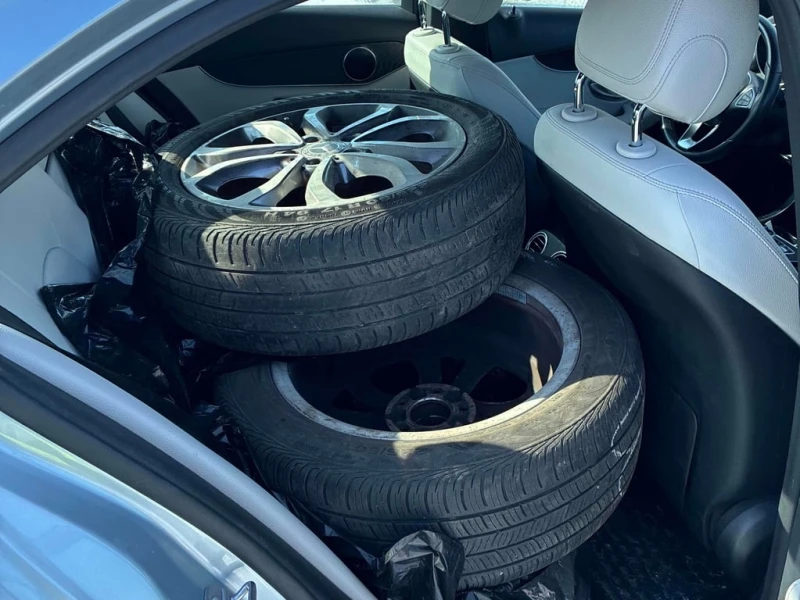 Mercedes-Benz C 300 * DISTRONIC* ШИБИДАХ * + ГУМИ С ДЖАНТИ* , снимка 15 - Автомобили и джипове - 53358509