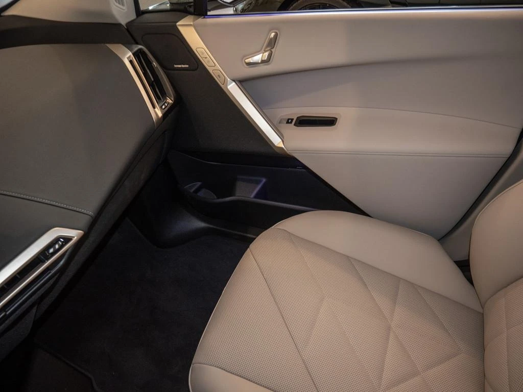 BMW iX xDrive45/FACELIFT/SPORTPACK/H&K/LED/ICONIC GLOW/ | Mobile.bg   13