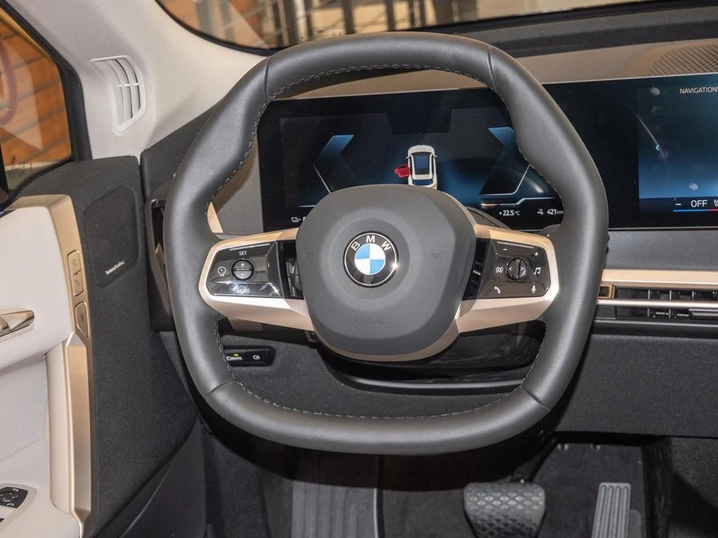 BMW iX xDrive45/FACELIFT/SPORTPACK/H&K/LED/ICONIC GLOW/ - изображение 8