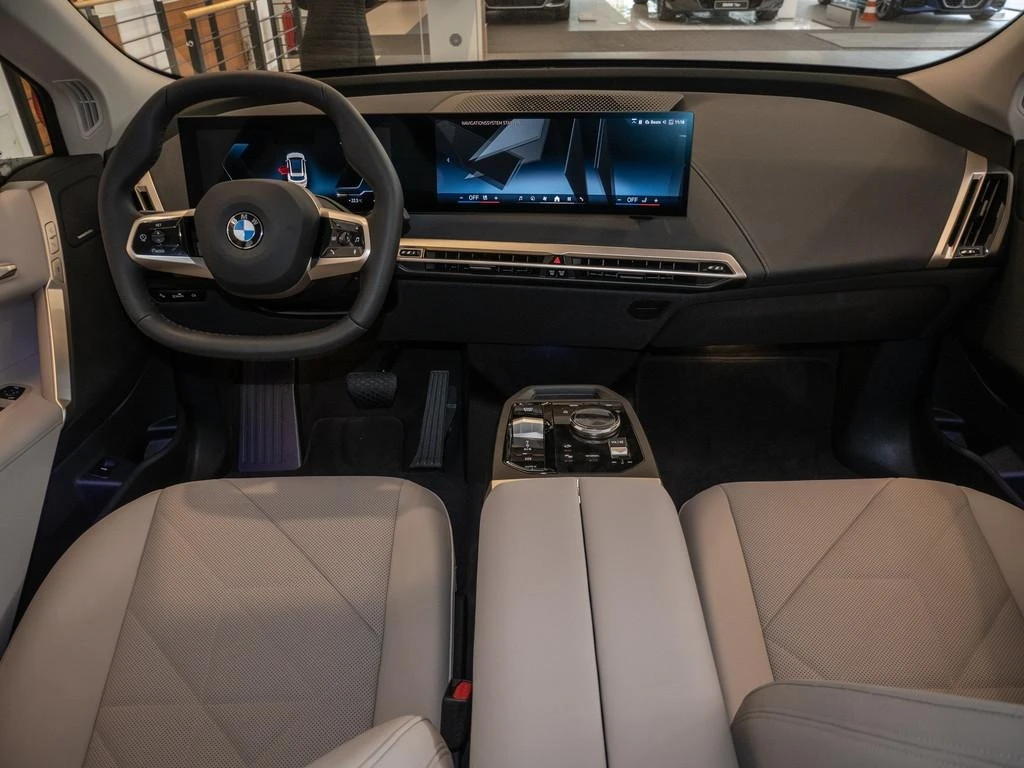 BMW iX xDrive45/FACELIFT/SPORTPACK/H&K/LED/ICONIC GLOW/ | Mobile.bg   12