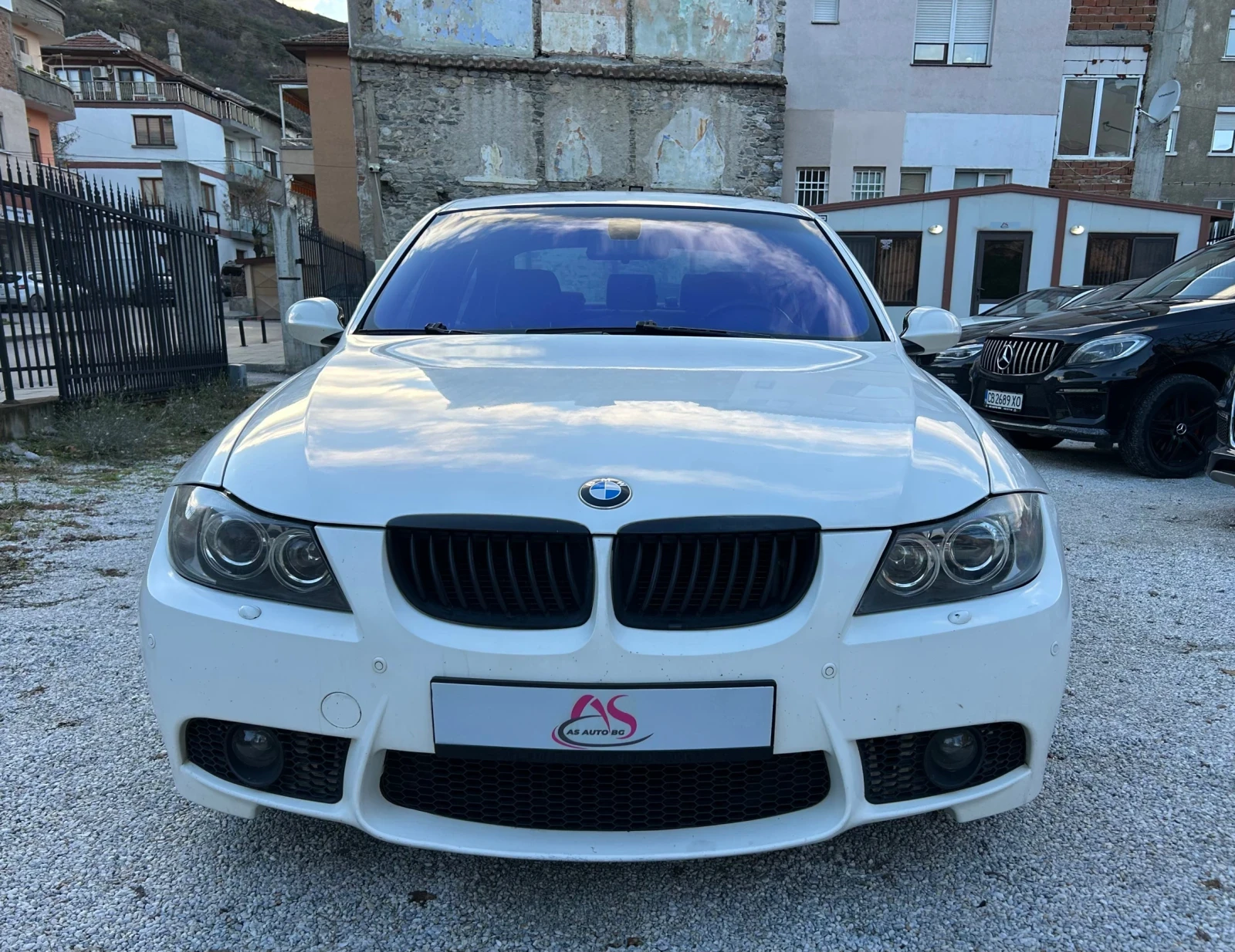 BMW 325 БЕНЗИН/ГАЗ * M-PACK * NAVIGATION * УНИКАТ - изображение 2