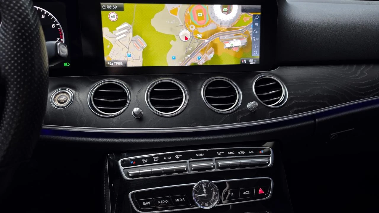 Mercedes-Benz E 300 4Matic* Дигитал* обдух* 360* HeadUp* Пано* Подгрев, снимка 10 - Автомобили и джипове - 54694261