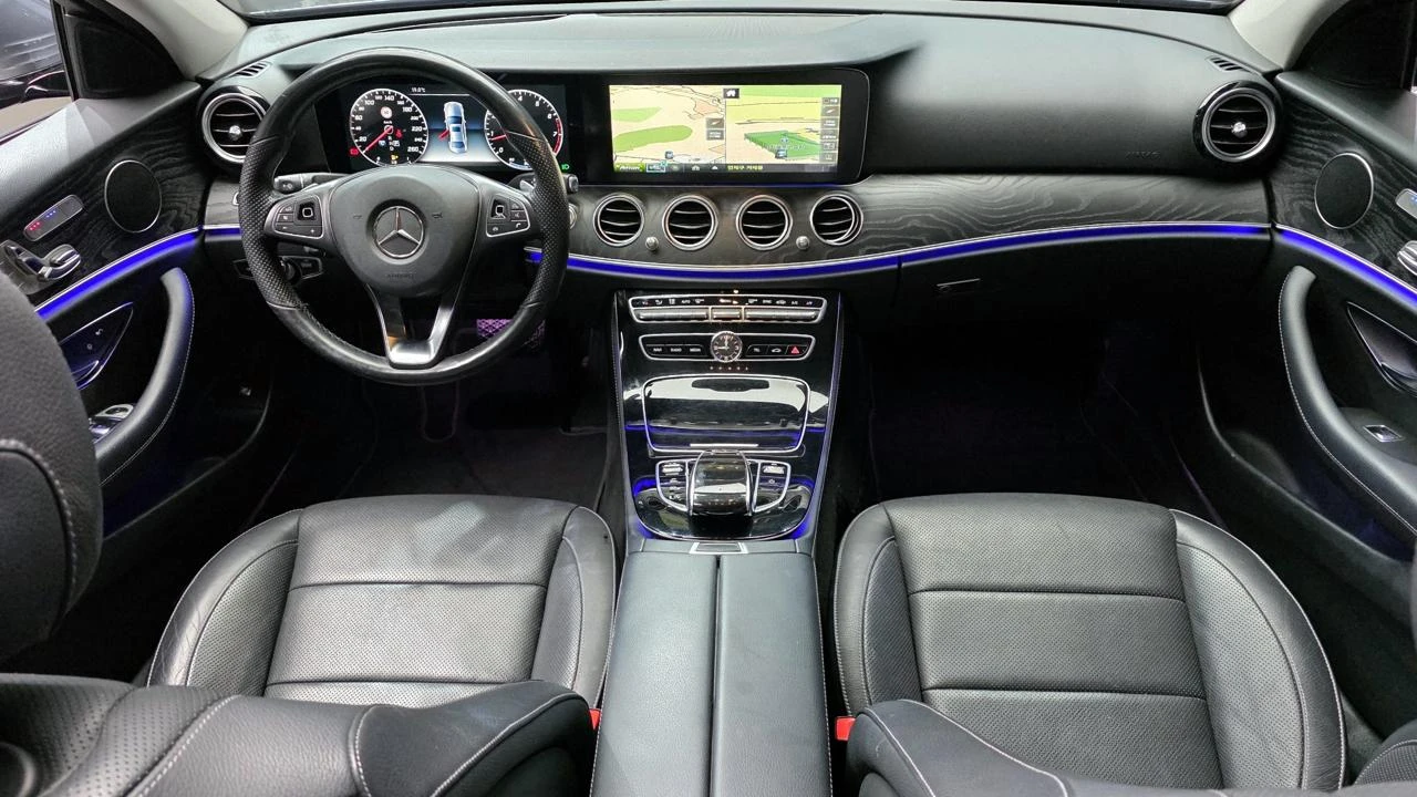 Mercedes-Benz E 300 4Matic* Дигитал* обдух* 360* HeadUp* Пано* Подгрев, снимка 6 - Автомобили и джипове - 54694261