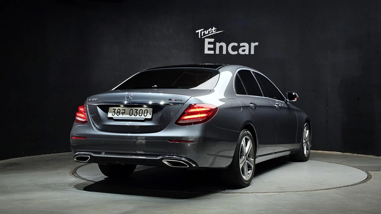 Mercedes-Benz E 300 4Matic* Дигитал* обдух* 360* HeadUp* Пано* Подгрев, снимка 3 - Автомобили и джипове - 54694261
