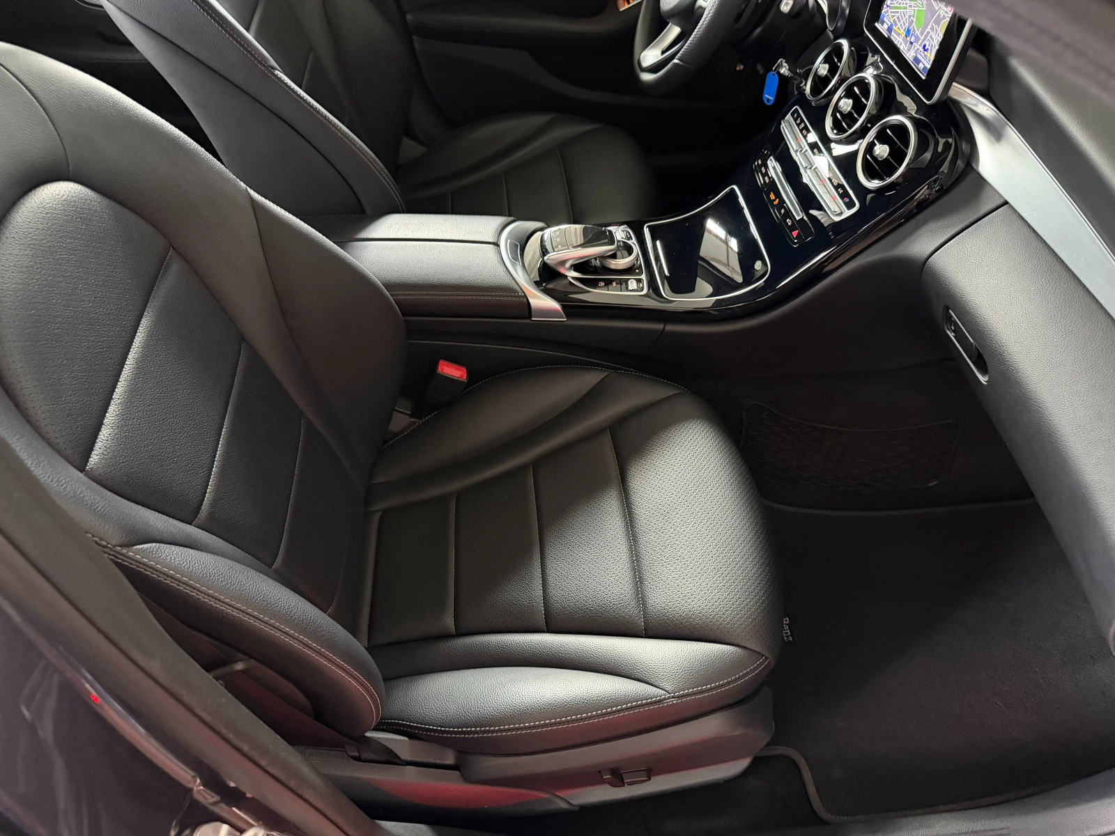 Mercedes-Benz C 220 D* СЕРВИЗНА КНИЖКА С ПЪЛНА ИСТОРИЯ В МЕРЦЕДЕС, снимка 12 - Автомобили и джипове - 55465388
