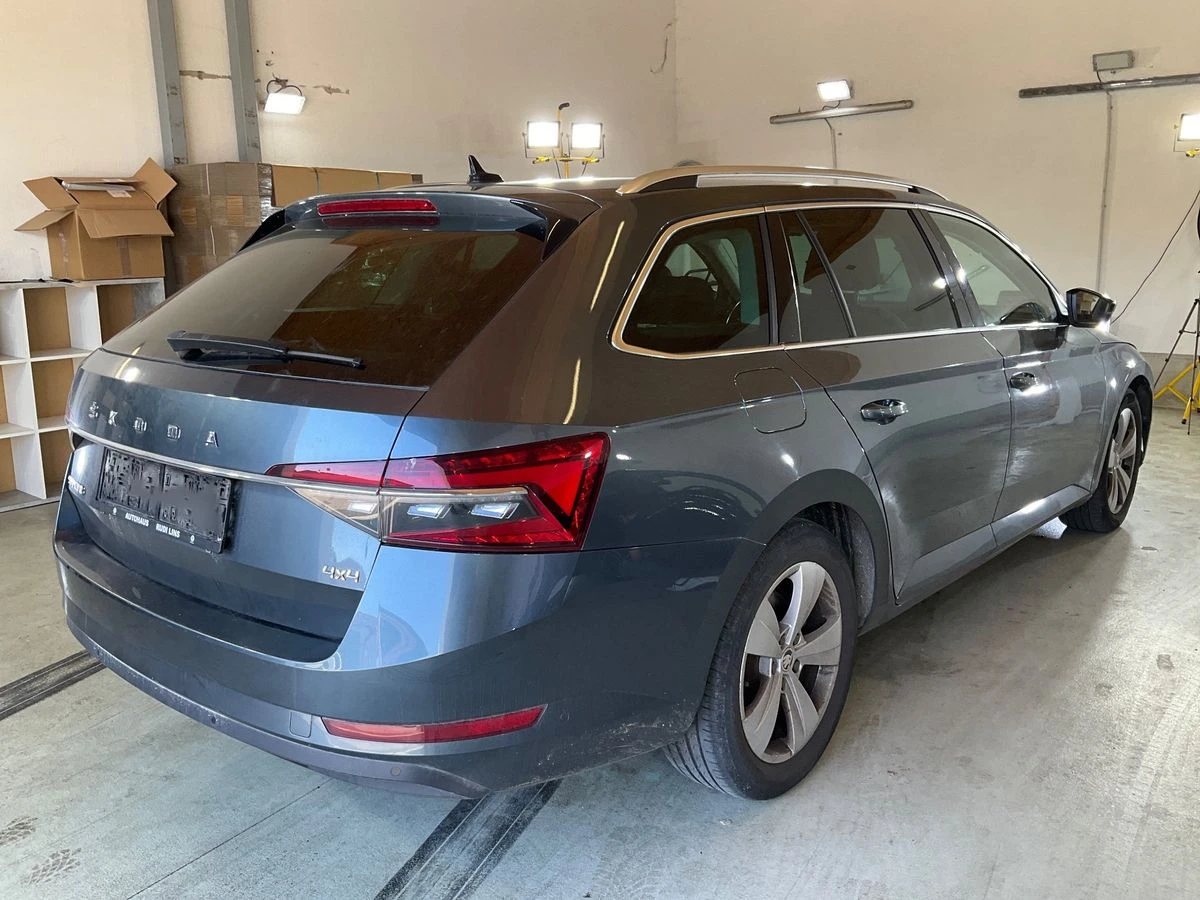Skoda Superb 2.0TDI Style 4x4/Обдухване/Масаж/Distronic, снимка 3 - Автомобили и джипове - 55536967