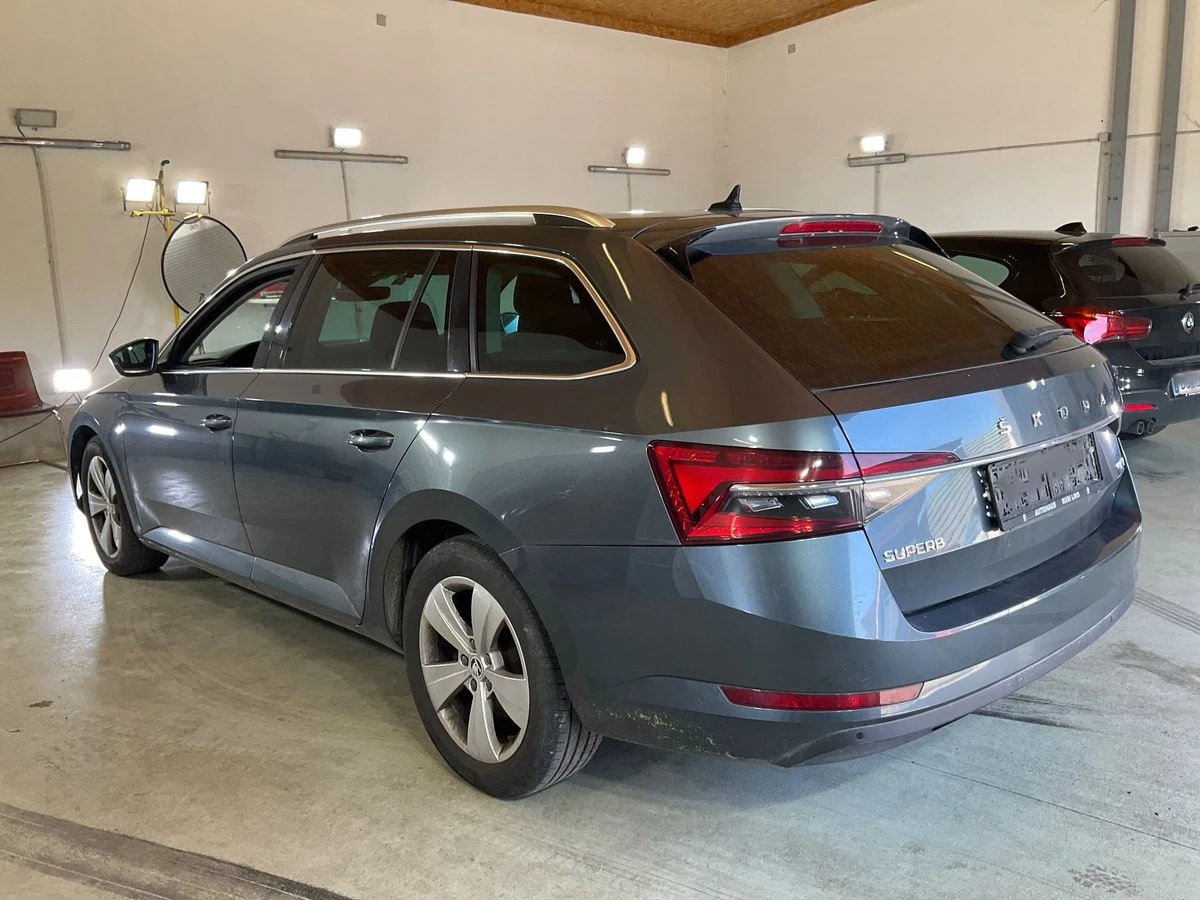 Skoda Superb 2.0TDI Style 4x4/Обдухване/Масаж/Distronic, снимка 2 - Автомобили и джипове - 55536967