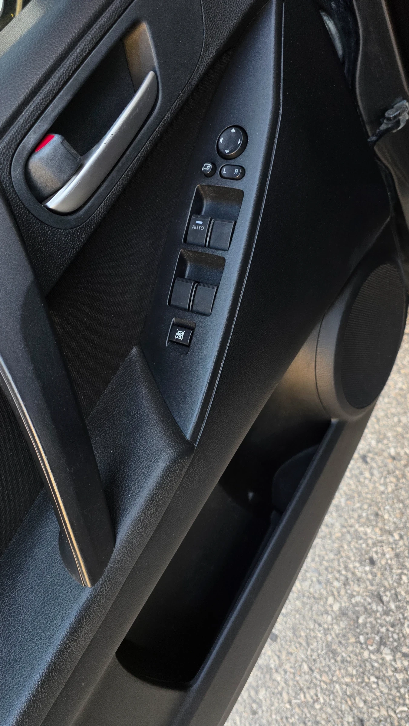 Mazda 3 6 скорости, подгряване, парктроник, снимка 6 - Автомобили и джипове - 55892418